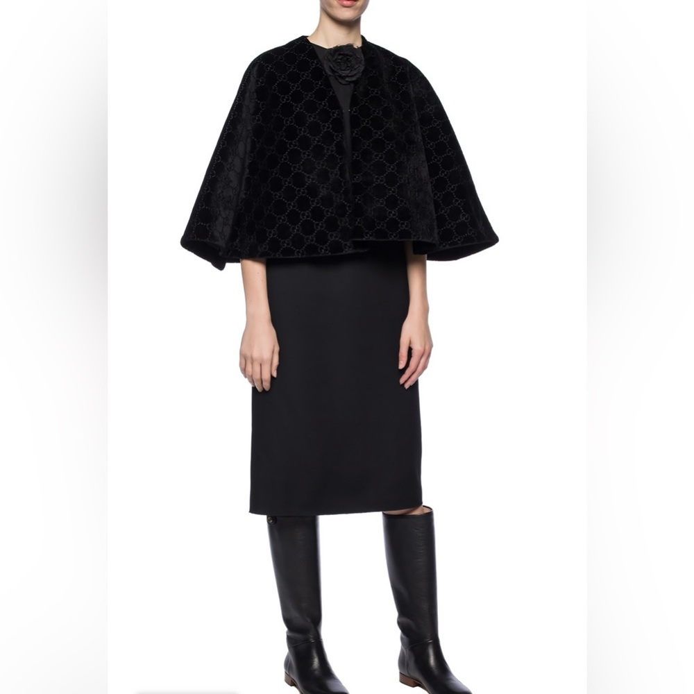 ❌SOLD❌100% Authentic Gucci GG Logo Black Velvet Cape Poncho One Size - Picture 5 of 16